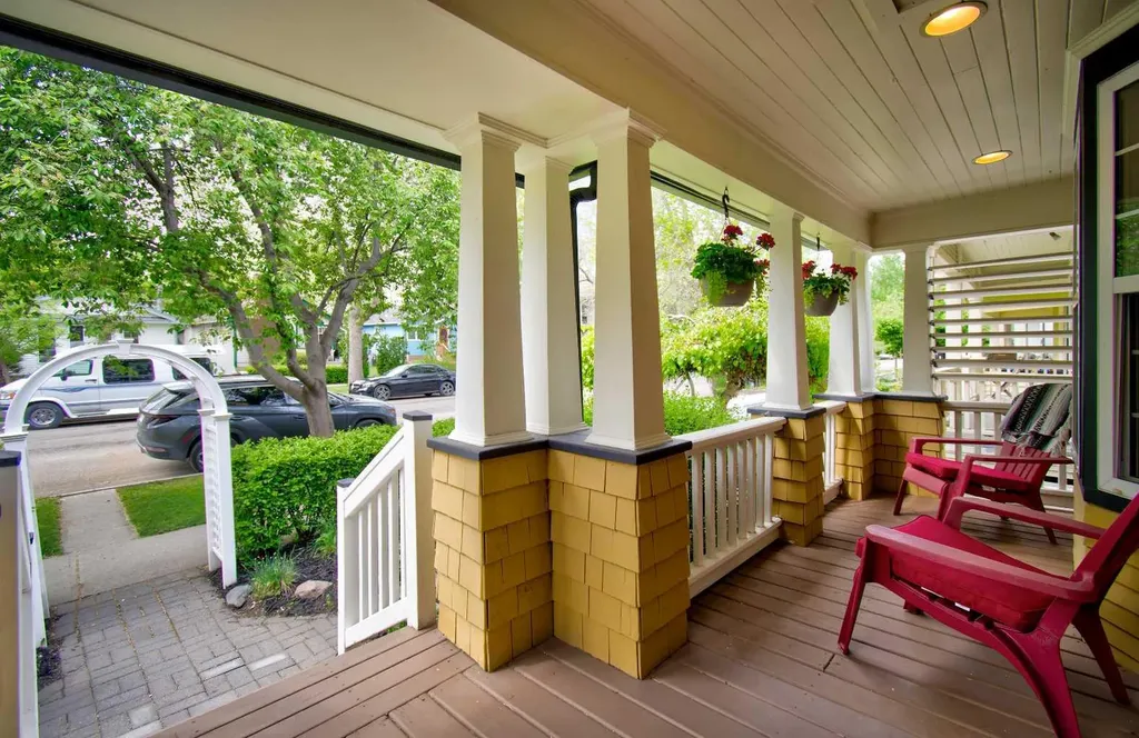 616 9 Avenue NE Calgary AB T2E 0W3