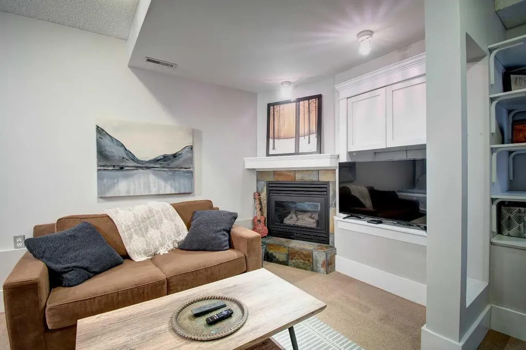 616 9 Avenue NE Calgary AB T2E 0W3