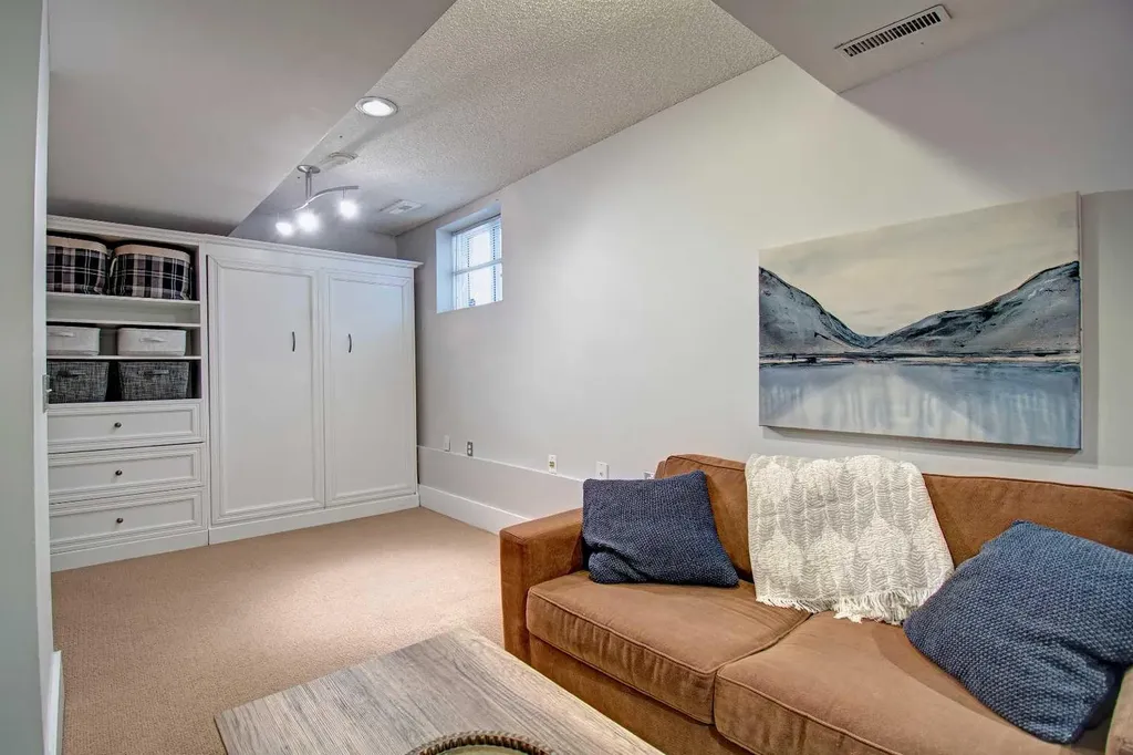 616 9 Avenue NE Calgary AB T2E 0W3