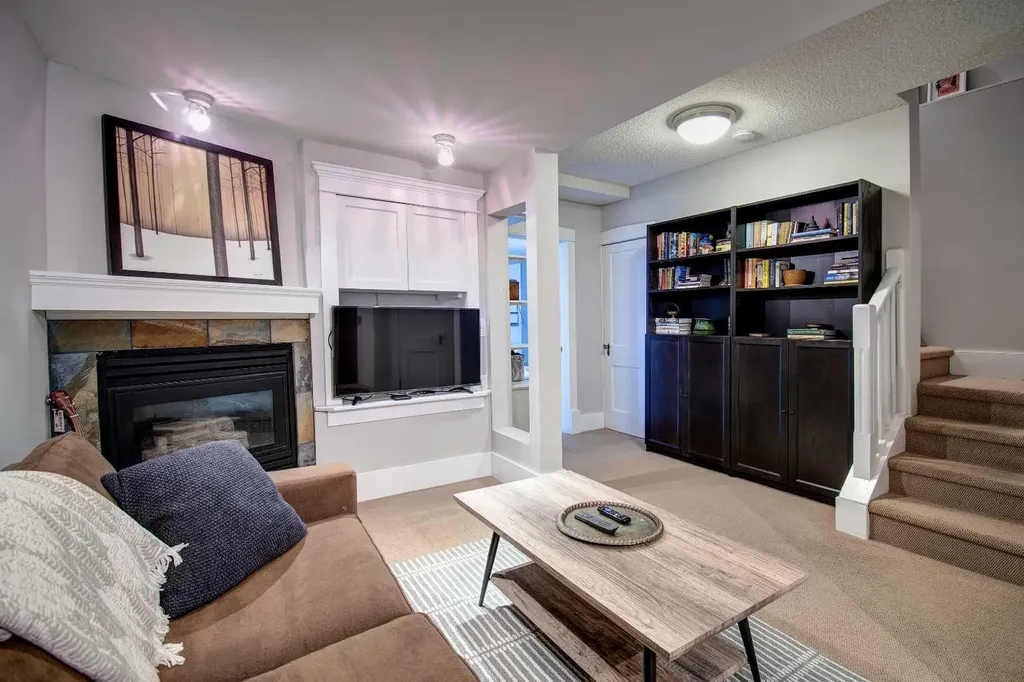 616 9 Avenue NE Calgary AB T2E 0W3