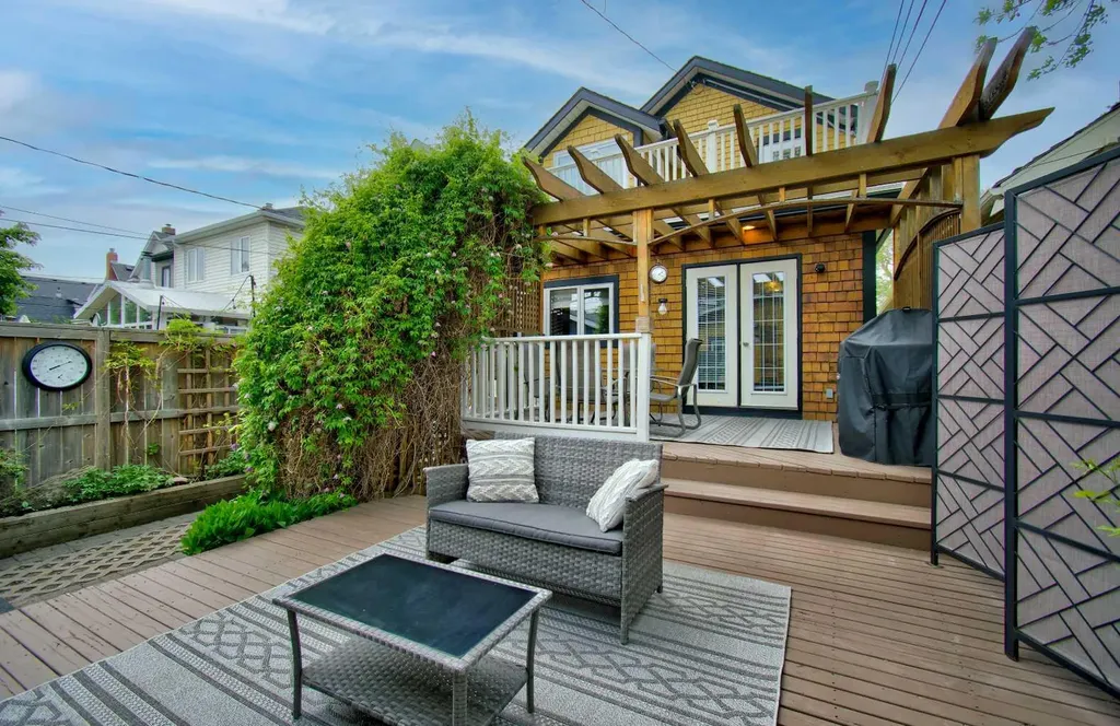 616 9 Avenue NE Calgary AB T2E 0W3
