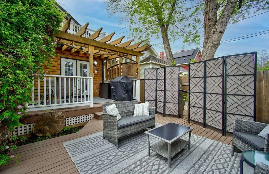616 9 Avenue NE Calgary AB T2E 0W3