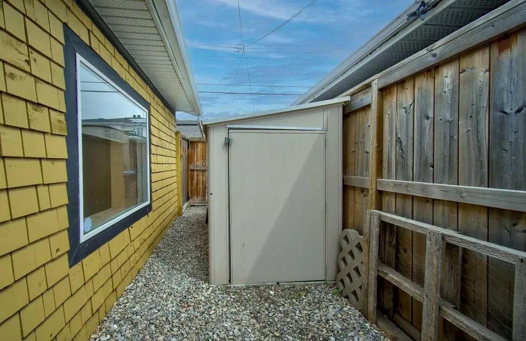 616 9 Avenue NE Calgary AB T2E 0W3