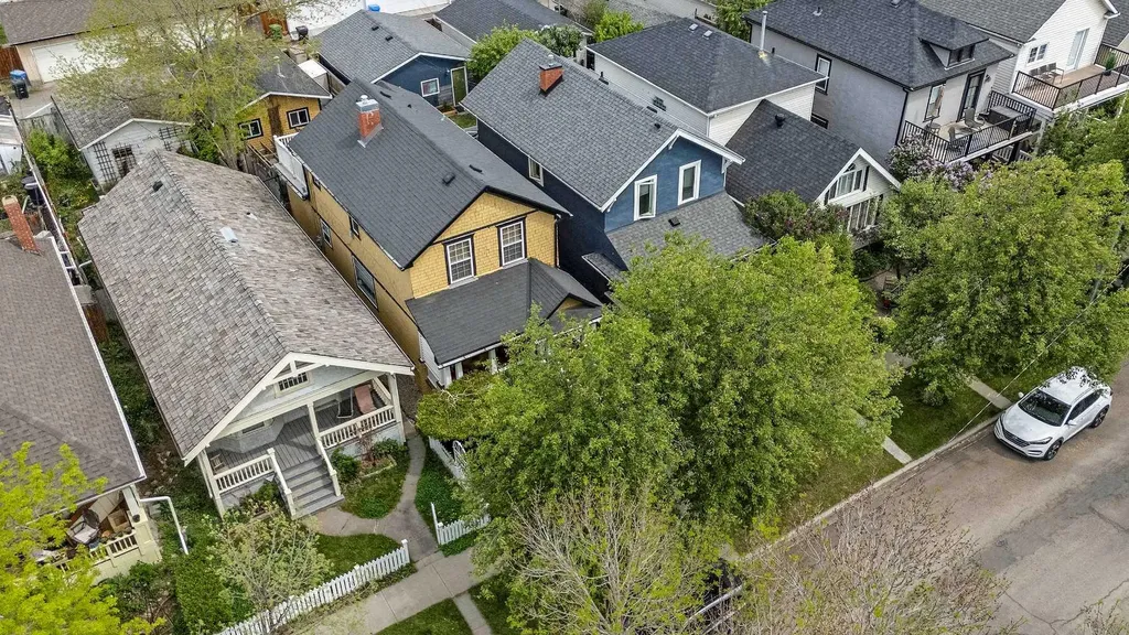 616 9 Avenue NE Calgary AB T2E 0W3