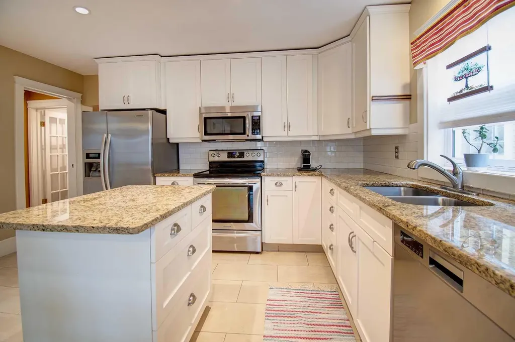 616 9 Avenue NE Calgary AB T2E 0W3