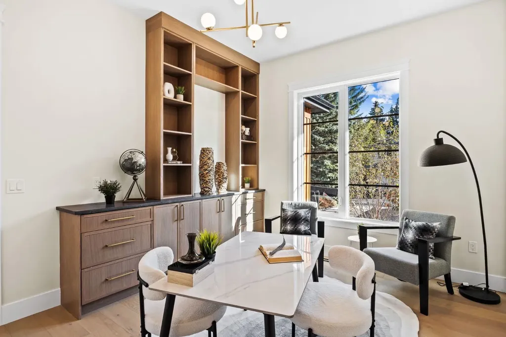 620 Varsity Estates Crescent NW Calgary AB T3B 3C3