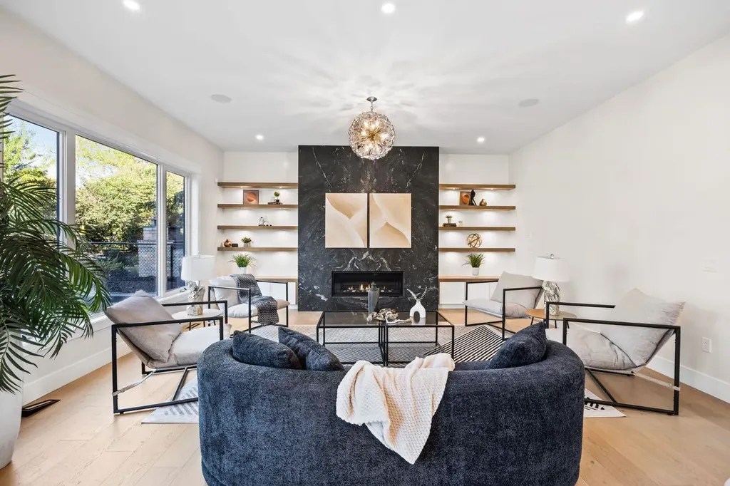 620 Varsity Estates Crescent NW Calgary AB T3B 3C3