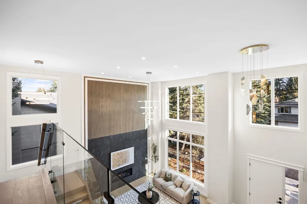 620 Varsity Estates Crescent NW Calgary AB T3B 3C3