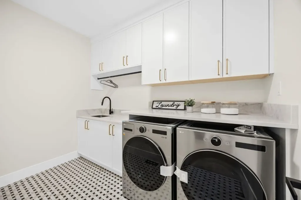 620 Varsity Estates Crescent NW Calgary AB T3B 3C3