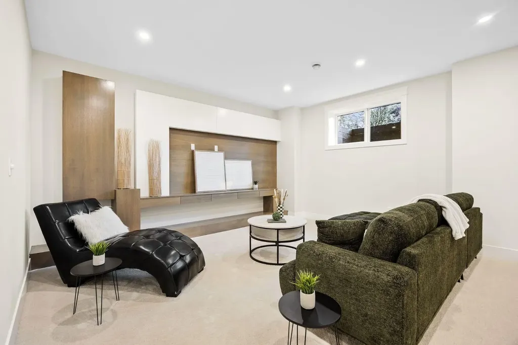 620 Varsity Estates Crescent NW Calgary AB T3B 3C3