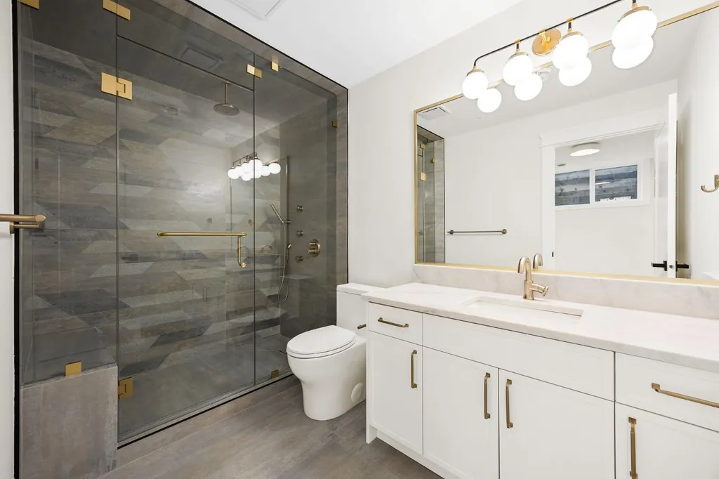 620 Varsity Estates Crescent NW Calgary AB T3B 3C3