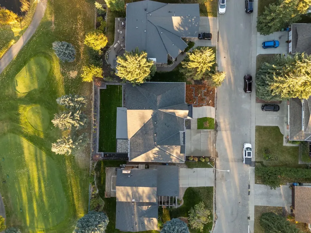 620 Varsity Estates Crescent NW Calgary AB T3B 3C3