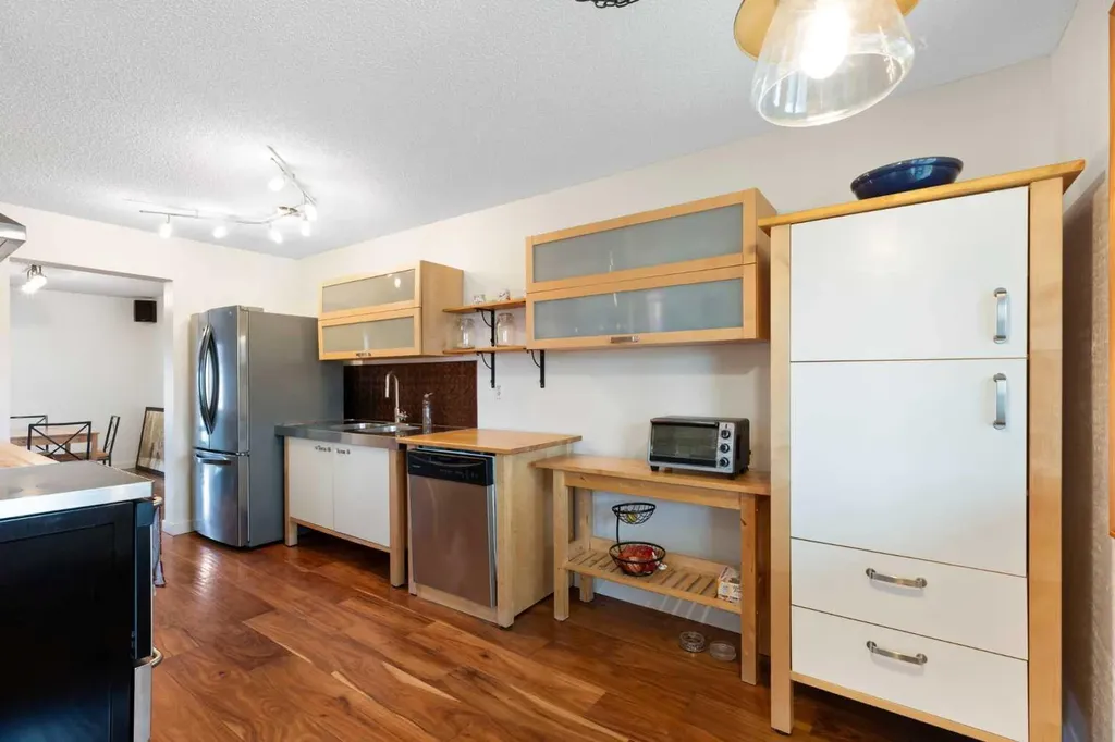 84 Abingdon Crescent NE Calgary AB T2A 6S3