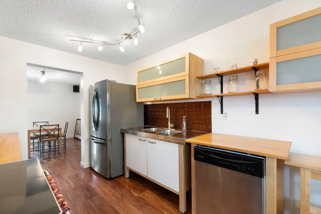 84 Abingdon Crescent NE Calgary AB T2A 6S3