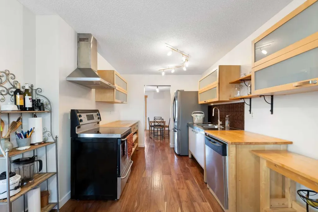 84 Abingdon Crescent NE Calgary AB T2A 6S3