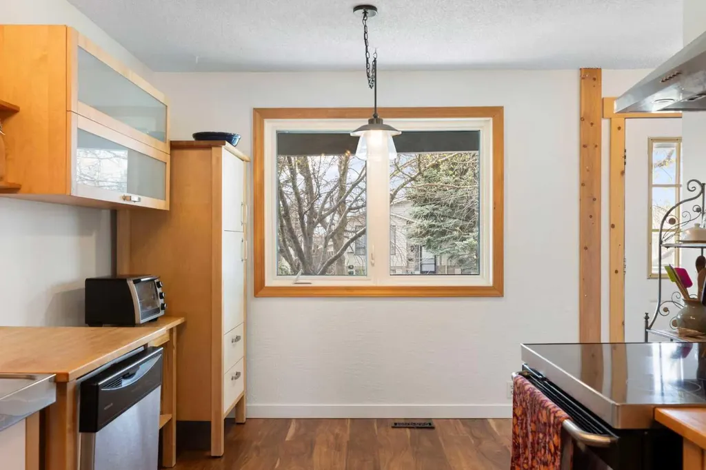 84 Abingdon Crescent NE Calgary AB T2A 6S3