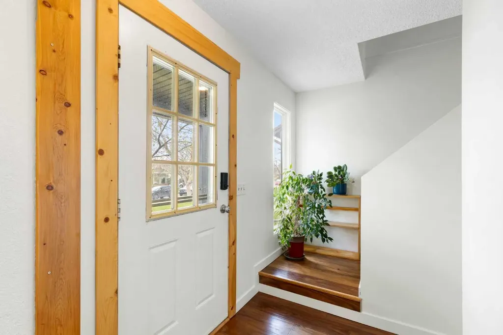 84 Abingdon Crescent NE Calgary AB T2A 6S3