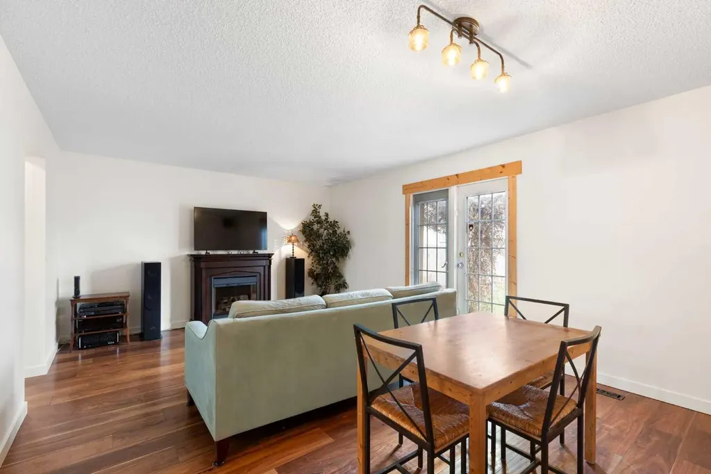 84 Abingdon Crescent NE Calgary AB T2A 6S3