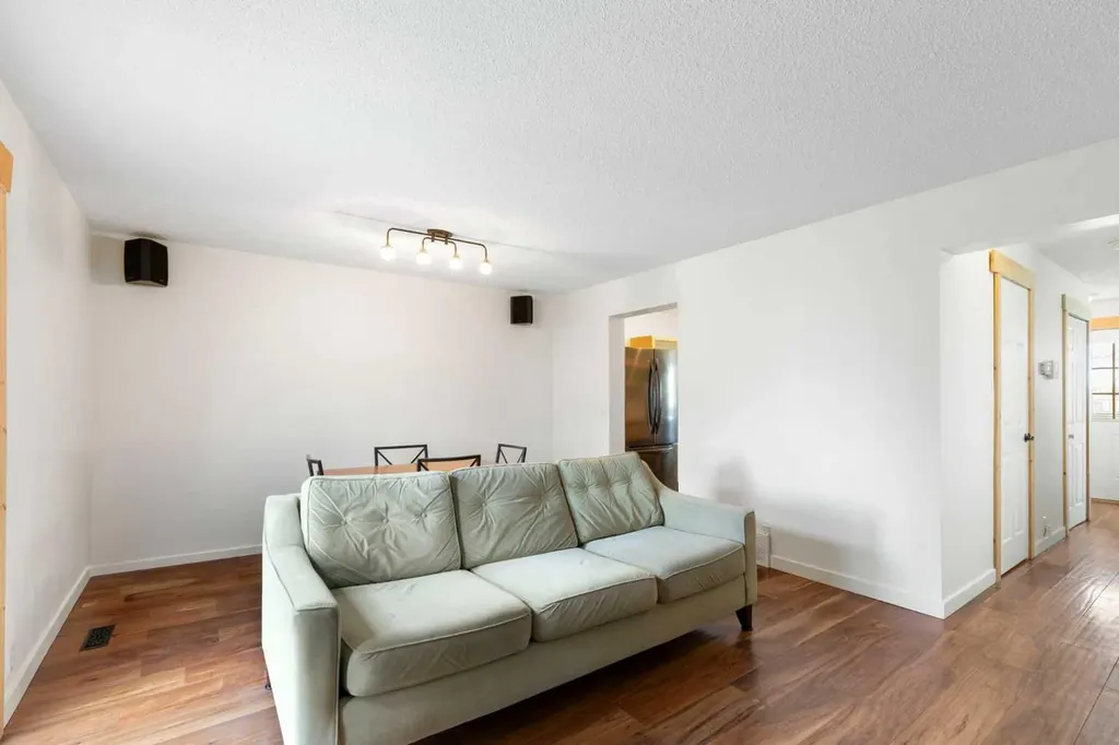84 Abingdon Crescent NE Calgary AB T2A 6S3