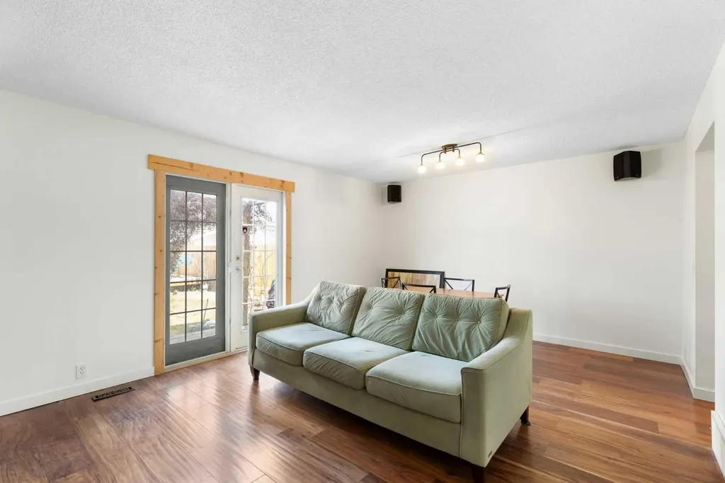 84 Abingdon Crescent NE Calgary AB T2A 6S3