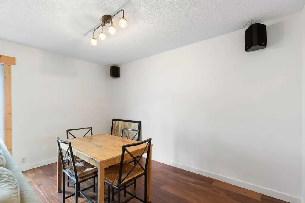 84 Abingdon Crescent NE Calgary AB T2A 6S3