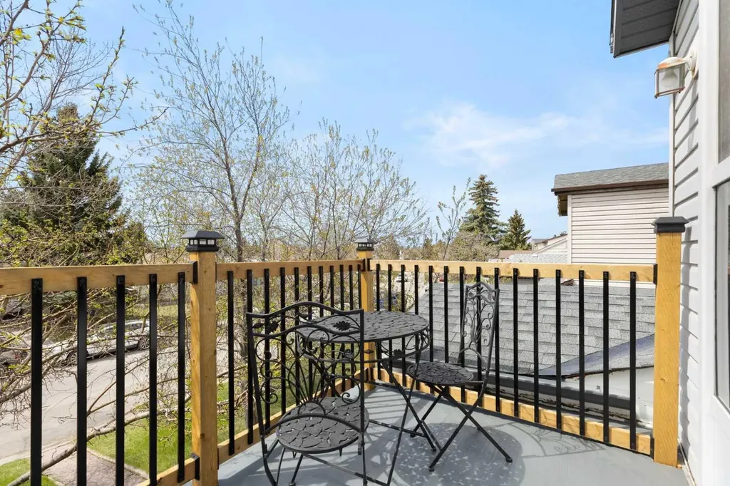 84 Abingdon Crescent NE Calgary AB T2A 6S3