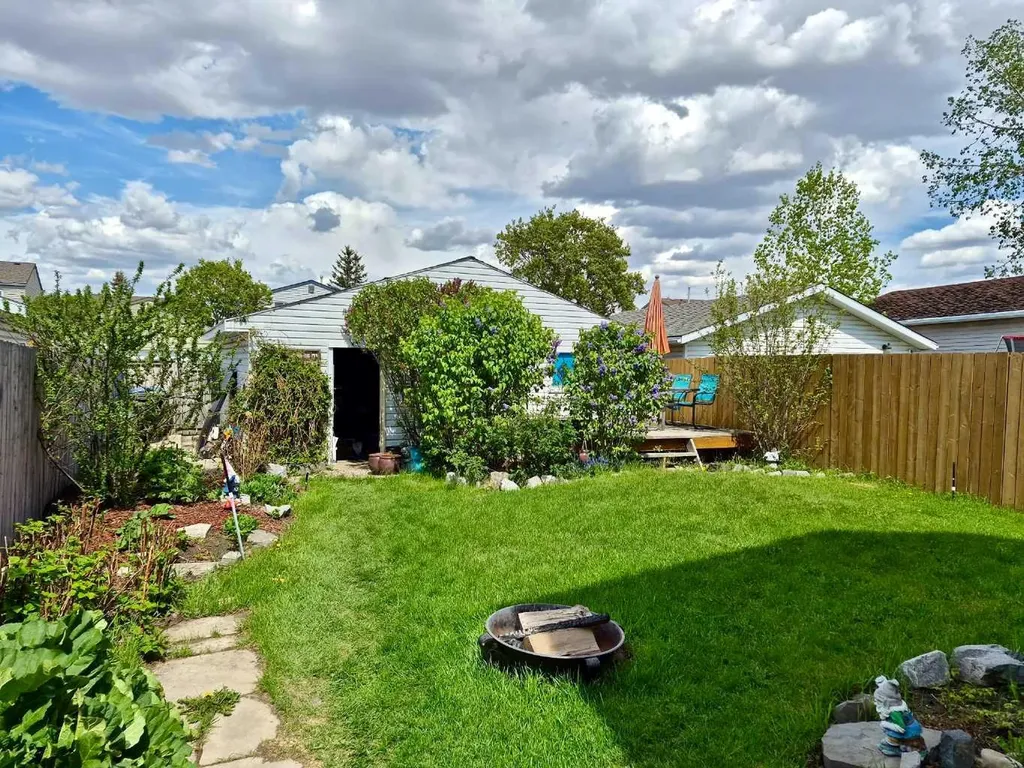 84 Abingdon Crescent NE Calgary AB T2A 6S3