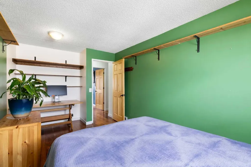 84 Abingdon Crescent NE Calgary AB T2A 6S3