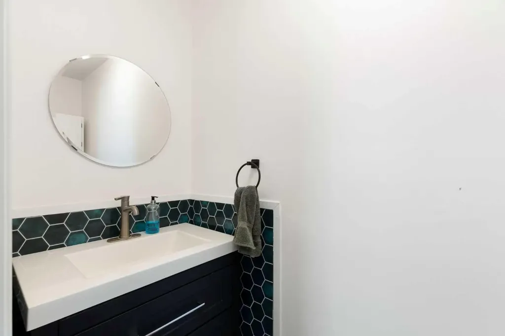 84 Abingdon Crescent NE Calgary AB T2A 6S3