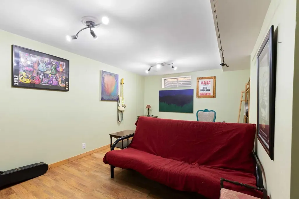 84 Abingdon Crescent NE Calgary AB T2A 6S3