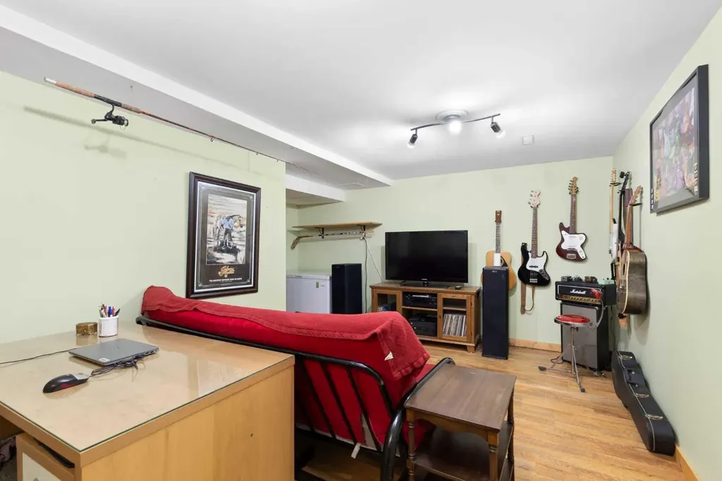 84 Abingdon Crescent NE Calgary AB T2A 6S3
