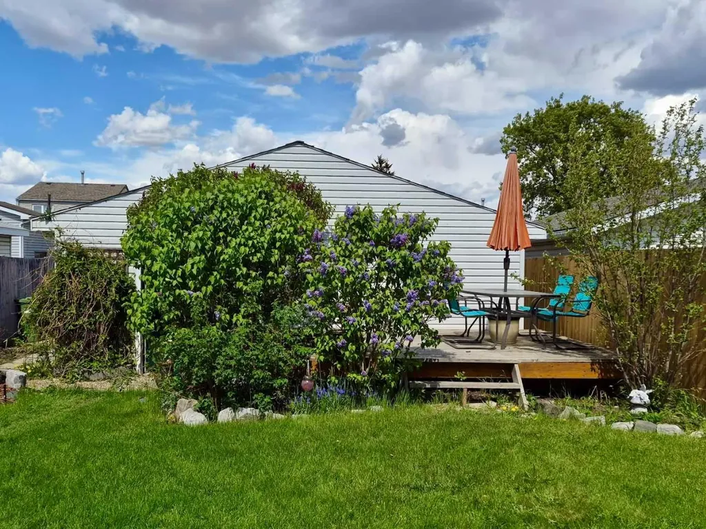 84 Abingdon Crescent NE Calgary AB T2A 6S3