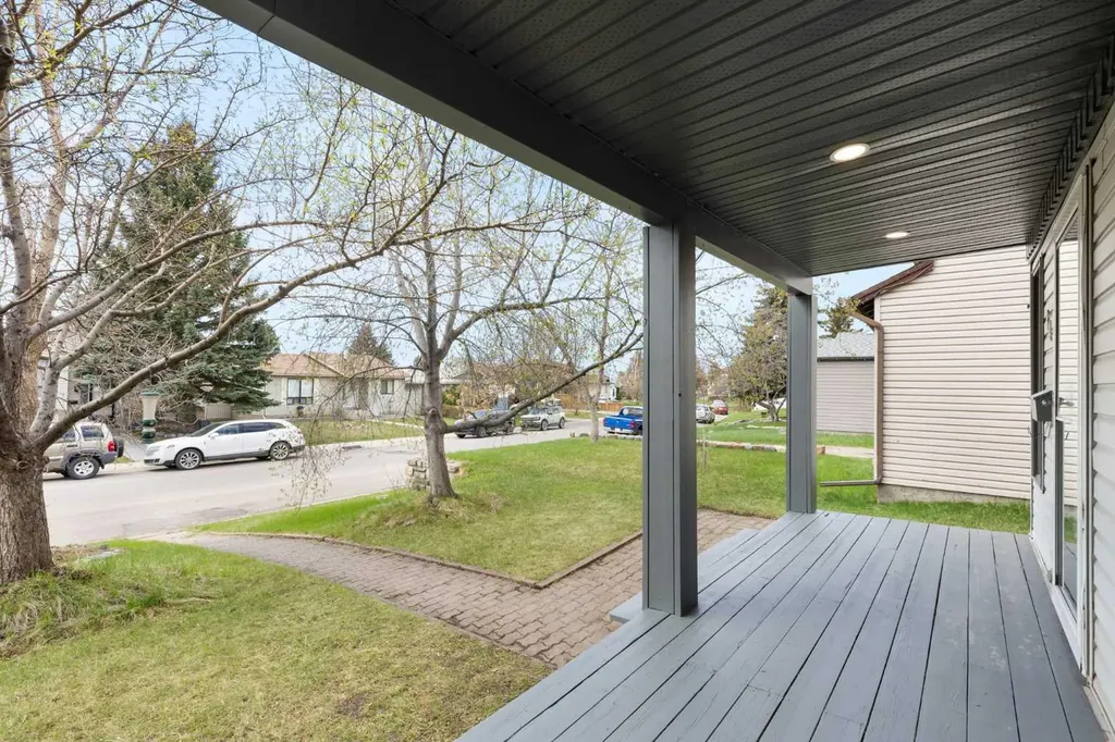 84 Abingdon Crescent NE Calgary AB T2A 6S3