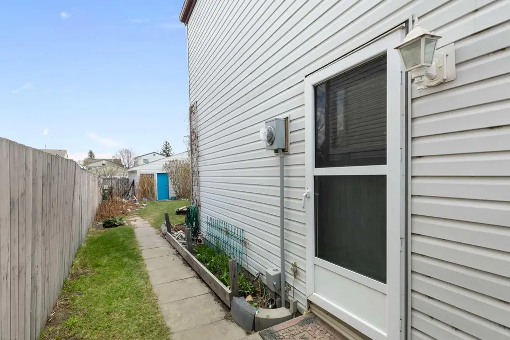 84 Abingdon Crescent NE Calgary AB T2A 6S3