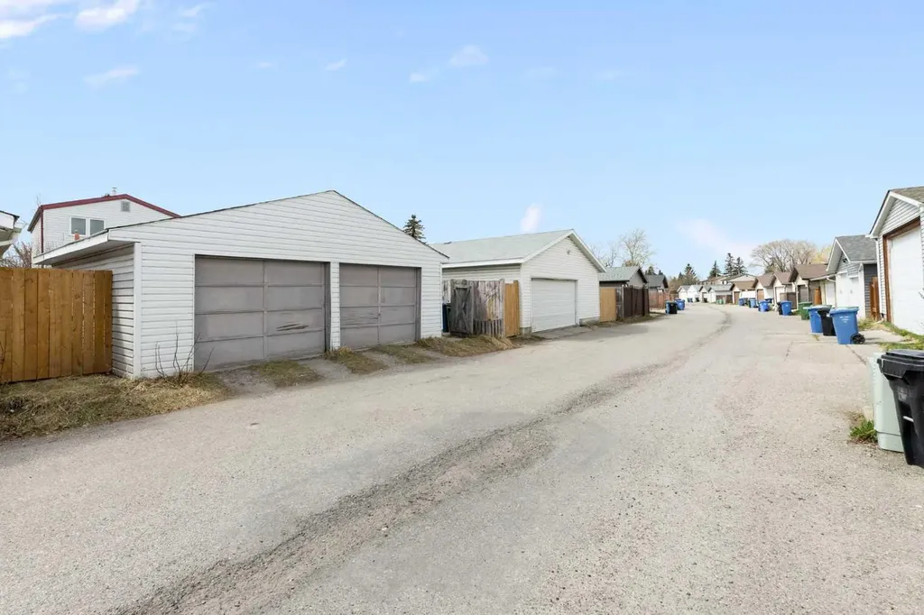 84 Abingdon Crescent NE Calgary AB T2A 6S3