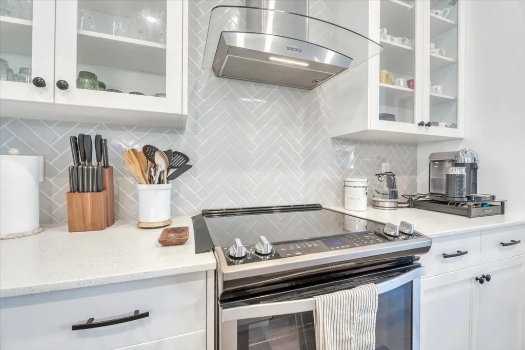 116 Lucas Street NW Calgary AB T3P 1R6