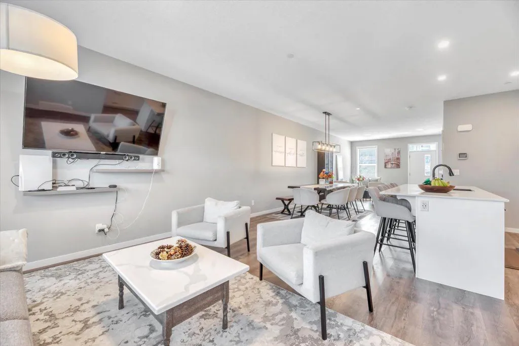 116 Lucas Street NW Calgary AB T3P 1R6