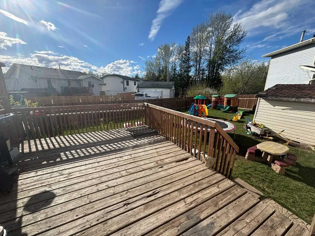 16 Wood Drive Whitecourt AB T7S 1R1
