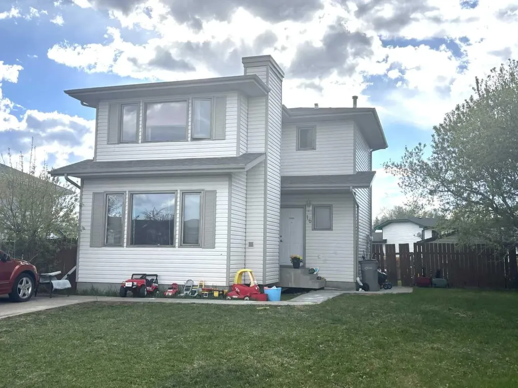 16 Wood Drive Whitecourt AB T7S 1R1