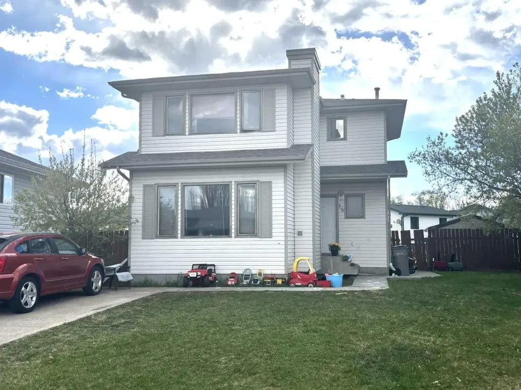 16 Wood Drive Whitecourt AB T7S 1R1