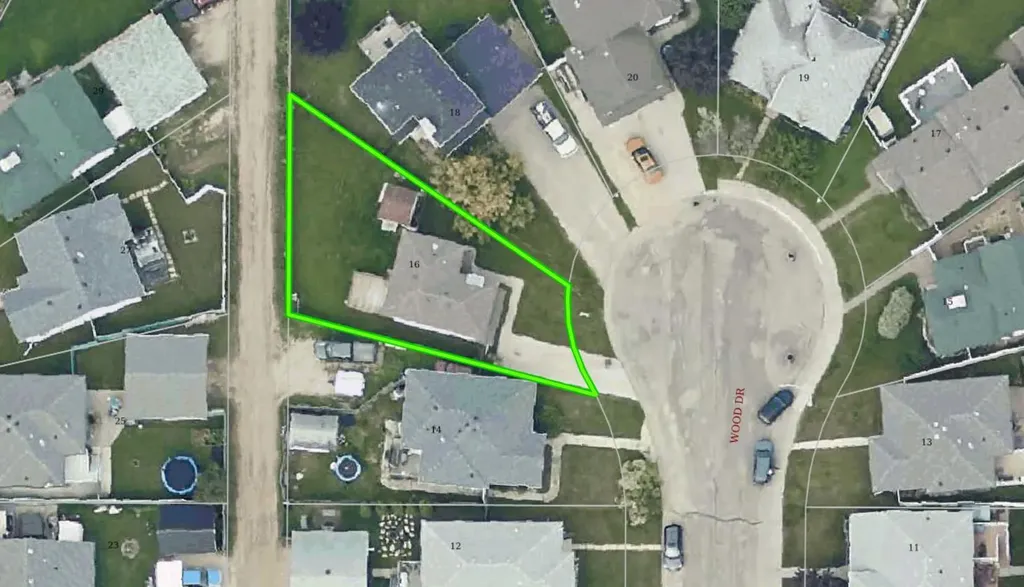 16 Wood Drive Whitecourt AB T7S 1R1