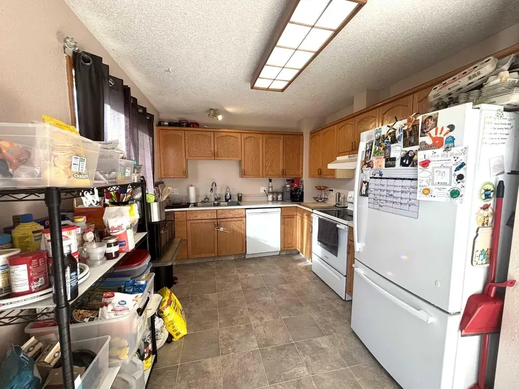 16 Wood Drive Whitecourt AB T7S 1R1