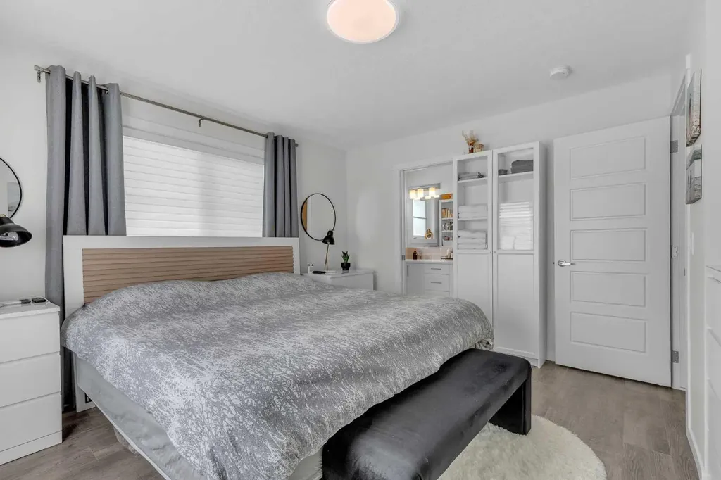 260 Rowley Way NW Calgary AB T3L 0H5