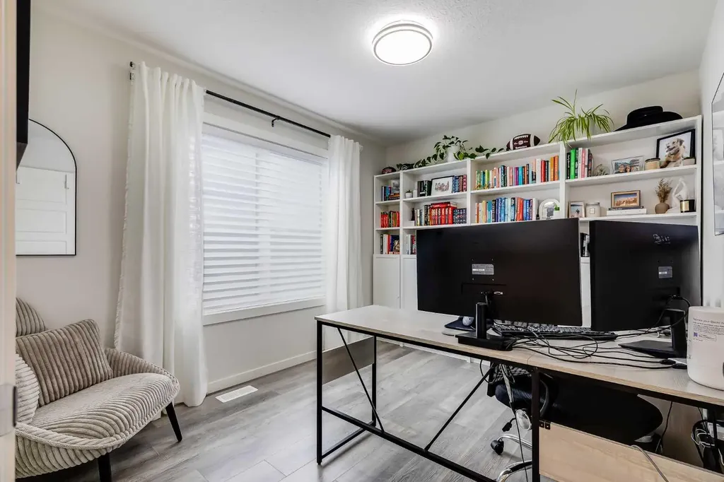 260 Rowley Way NW Calgary AB T3L 0H5