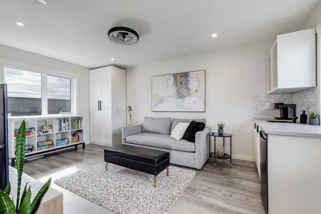 260 Rowley Way NW Calgary AB T3L 0H5