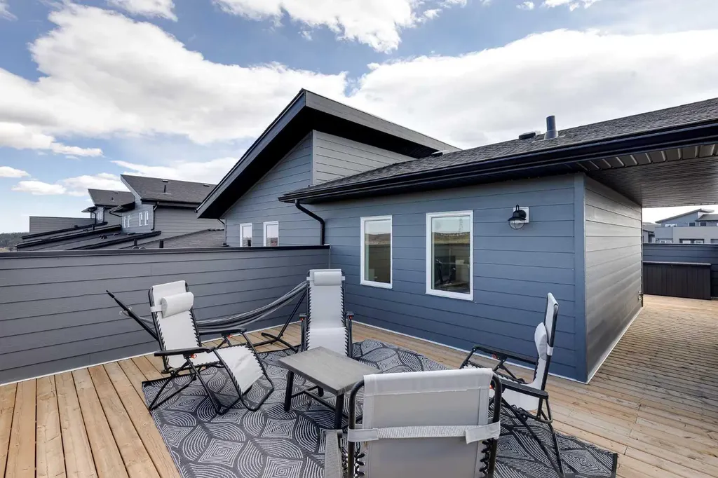 260 Rowley Way NW Calgary AB T3L 0H5