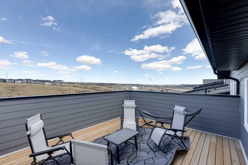 260 Rowley Way NW Calgary AB T3L 0H5