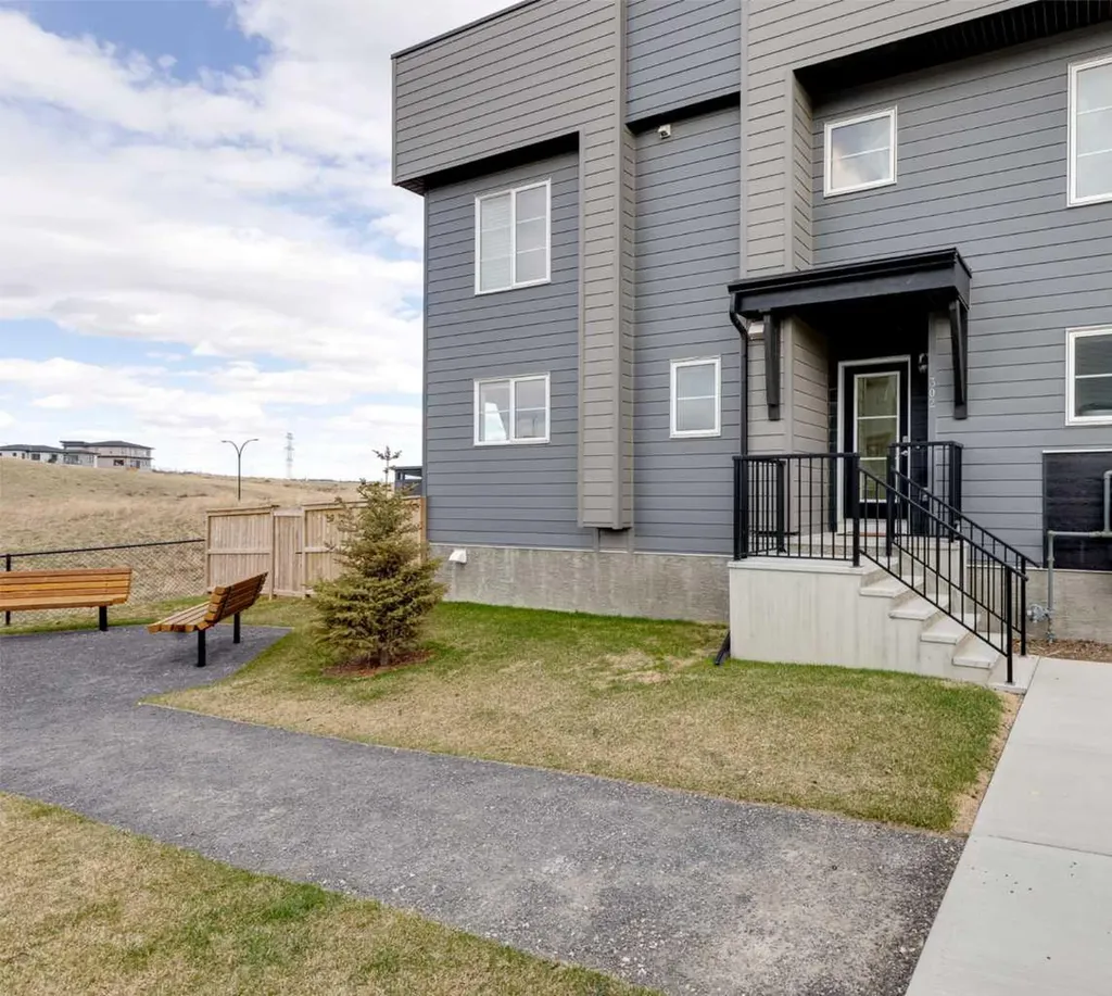 260 Rowley Way NW Calgary AB T3L 0H5