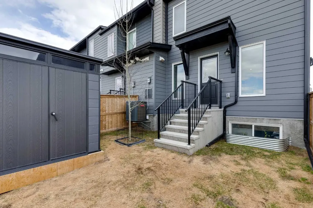 260 Rowley Way NW Calgary AB T3L 0H5