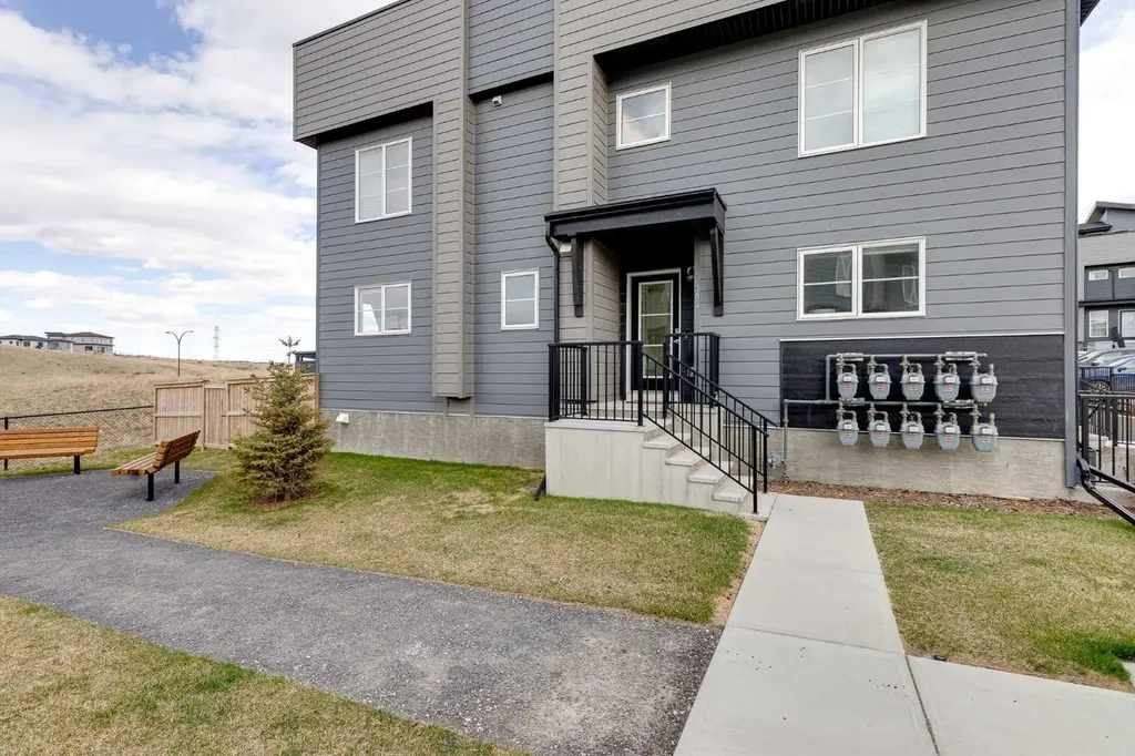 260 Rowley Way NW Calgary AB T3L 0H5